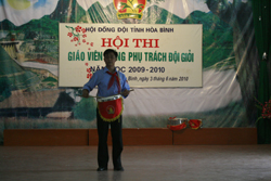 Một tiết mục thi thực hành tại hội thi giáo viên TPT đội giỏi năm học 2009 - 2010